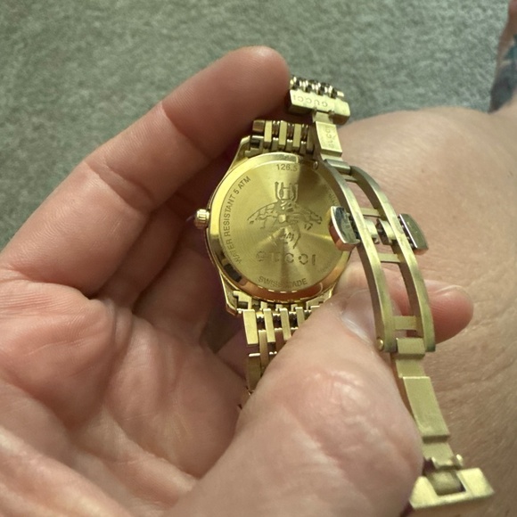 Women’s Gucci Timeless watch - Picture 3 of 6